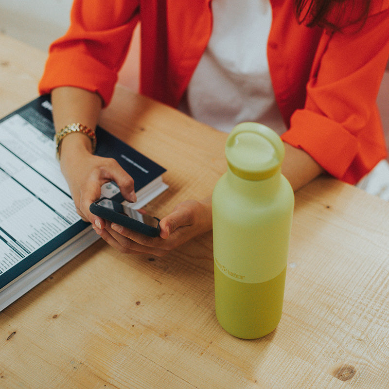 daily-on-the-go-set-x3 20oz_rise_classic_insulated_bottle_acacia_worker_phone_square.jpg