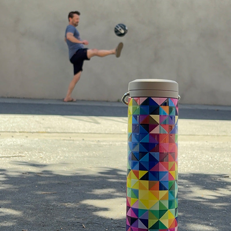 20oz-tkwide-with-twist-cap-mosaic-p4 20oz_tkwide_bottle_seasonal_mosaic_soccerball_player_square.jpg