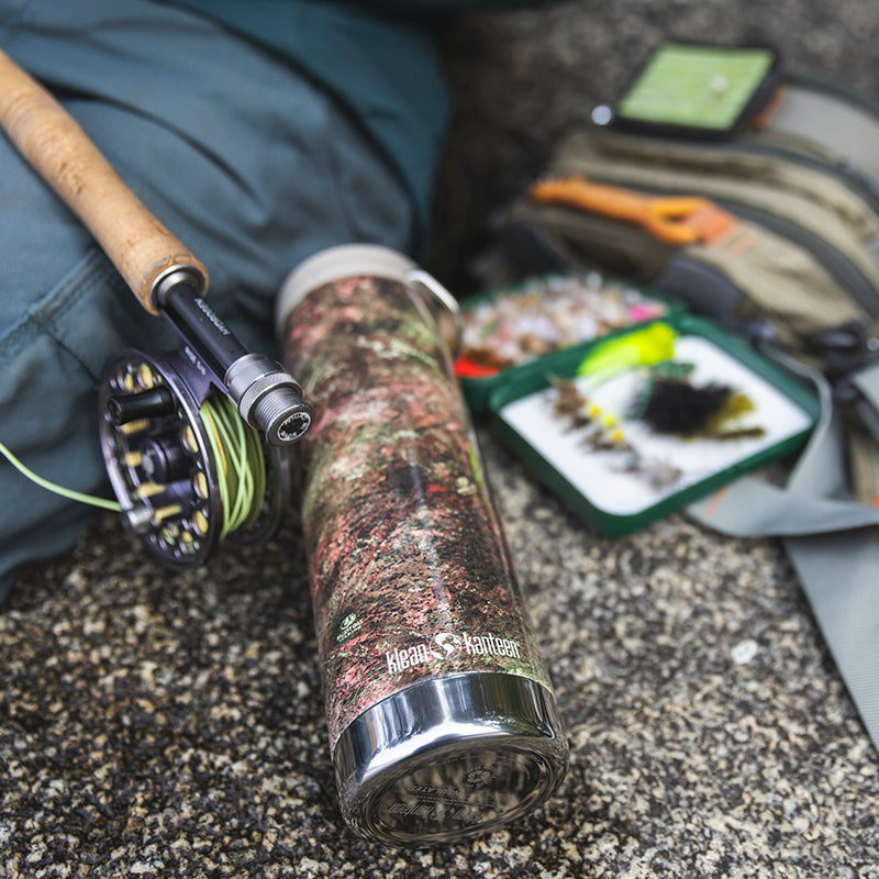 20oz-tkwide-with-cafe-cap-mossy-oak-l5 20oz_tumbler_mossyoak_rainbowtrout_flyfish_top_square.jpg