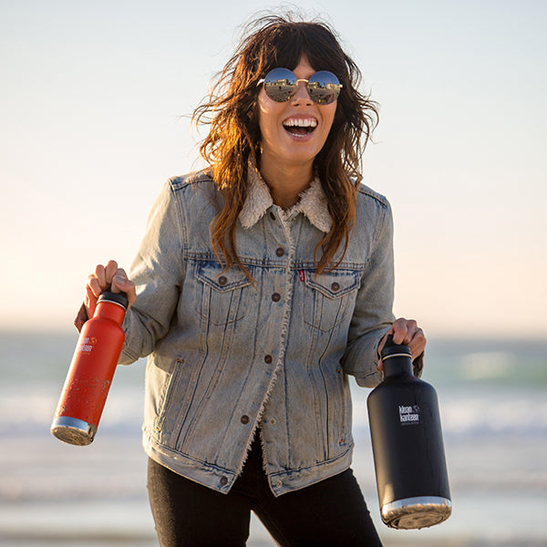 64oz-classic-with-loop-cap-n3 64oz_insulated_classic_black_beach_smile_square.jpg
