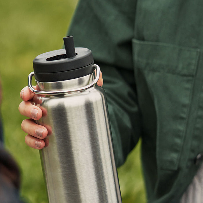 tkwide-twist-cap-with-straw-kit-f2 K32TKWSSL-BS-T-TWIST-32_oz_water_bottle_straw_cap_lifestyle_76e40be3-2488-47fa-afd0-c7d5ba075b15.jpg