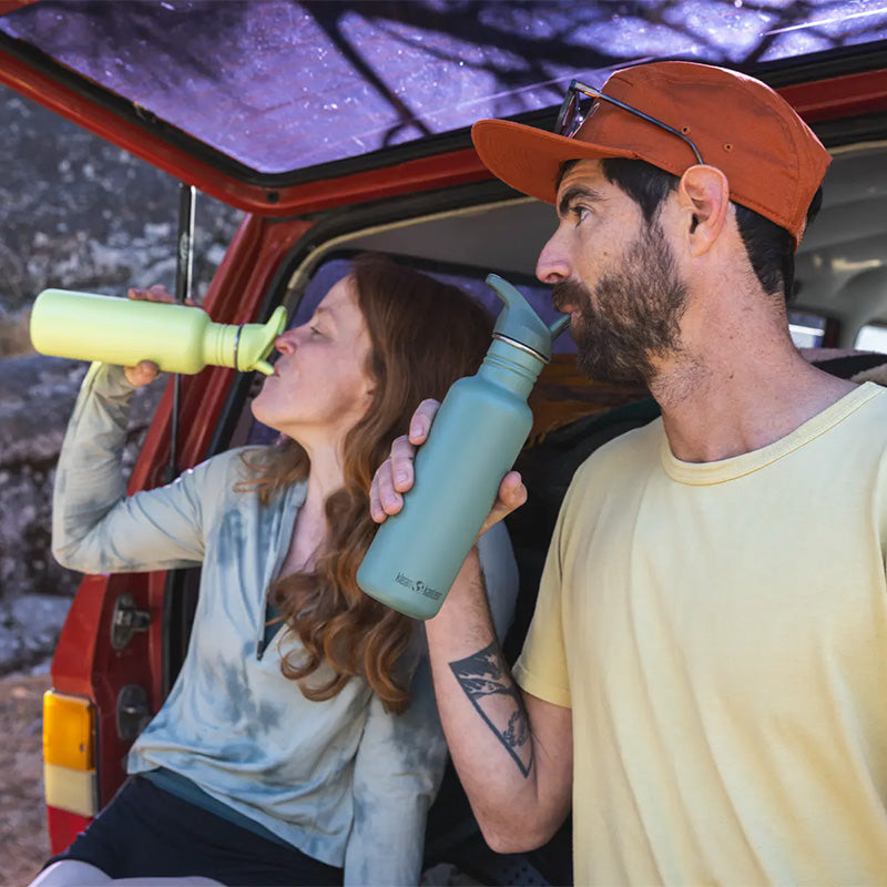 27oz-classic-with-flip-seal-sport-cap-y1 classic_27oz_flip_seal_couple_tailgate_tip-sip_square.jpg