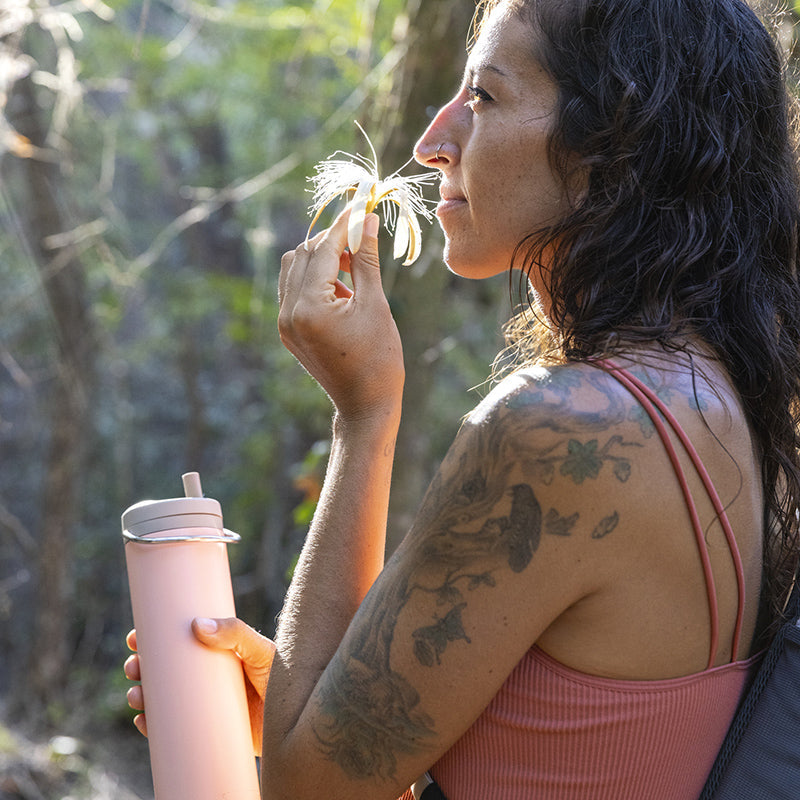 20oz-tkwide-with-twist-cap-k1 tkwide_20oz_insulated_bottle_twist_woman_flower_costarica_square.jpg