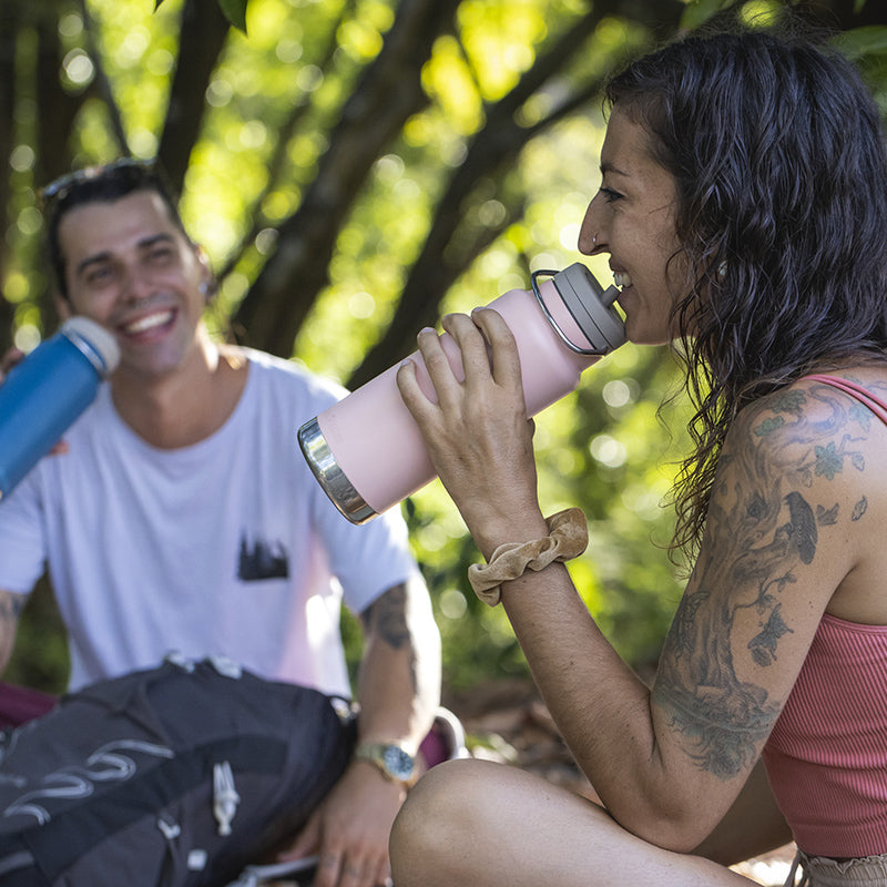 32oz-tkwide-with-twist-cap-f2 tkwide_32oz_insulated_bottle_twist_costarica_couple_drink_square.jpg